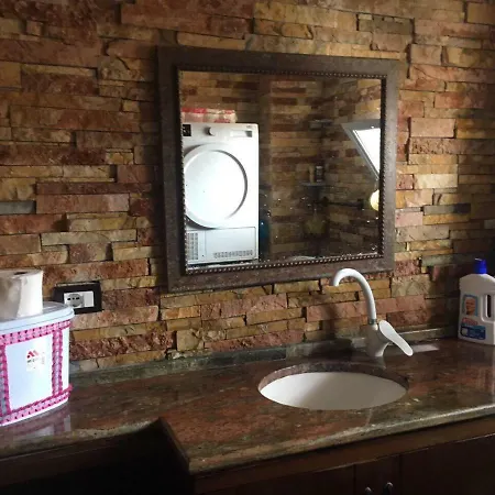 Opari Apartament كورتشي